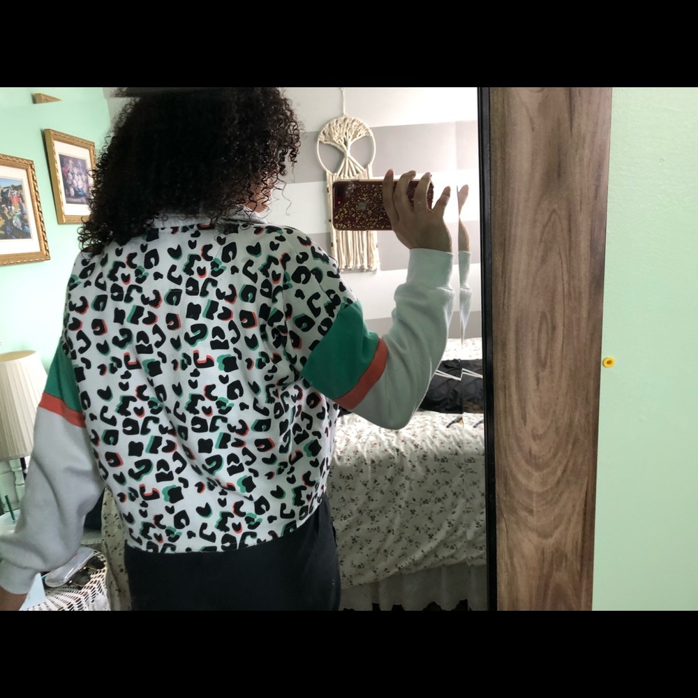 Cropped Sweater - Picture 2 of 3
